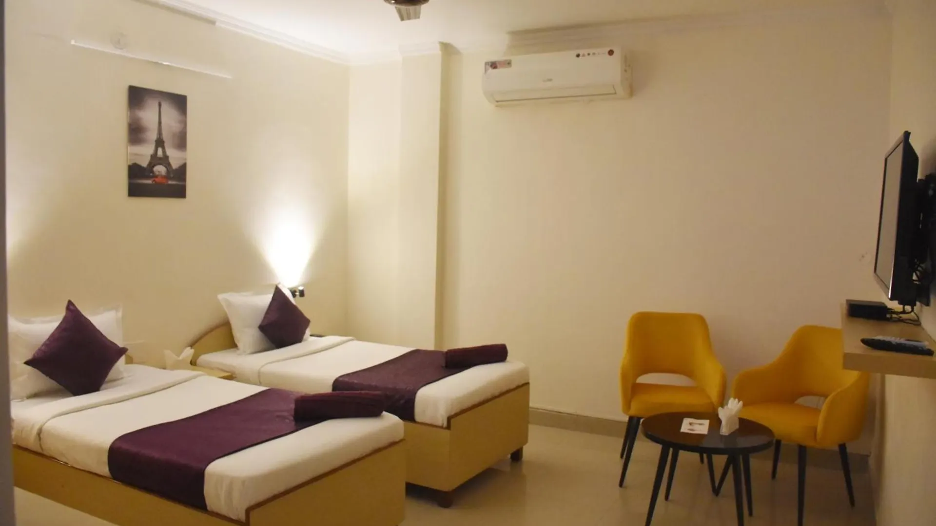 Date Palm Hotel Gurgaon 3*,